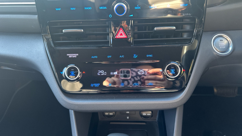 Hyundai IONIQ 1.6 GDi Hybrid Premium SE 5dr DCT Hybrid Hatchback